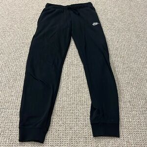 Cute women’s black Nike sweats!